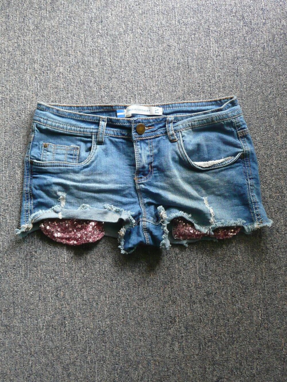 Women's Instant Vintage Distressed Denim Shorts Sequin Pockets Low Rise Size 9